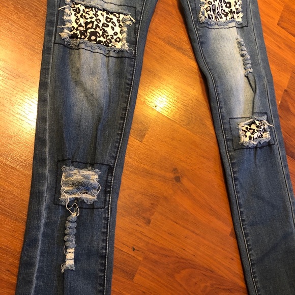 Lucky + Blessed Jeans. Size 4, Skinny Jeans. Comes with leopard patches on front - Picture 5 of 16